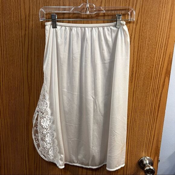Vintage Lace Side Slit Slip Skirt w/ Rosette in White Approx Size Small - Picture 1 of 3